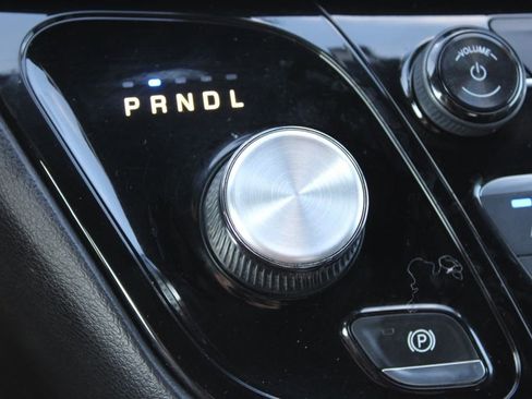 Used 2018 Chrysler Pacifica Touring-L w/ Premium Audio Group image 43