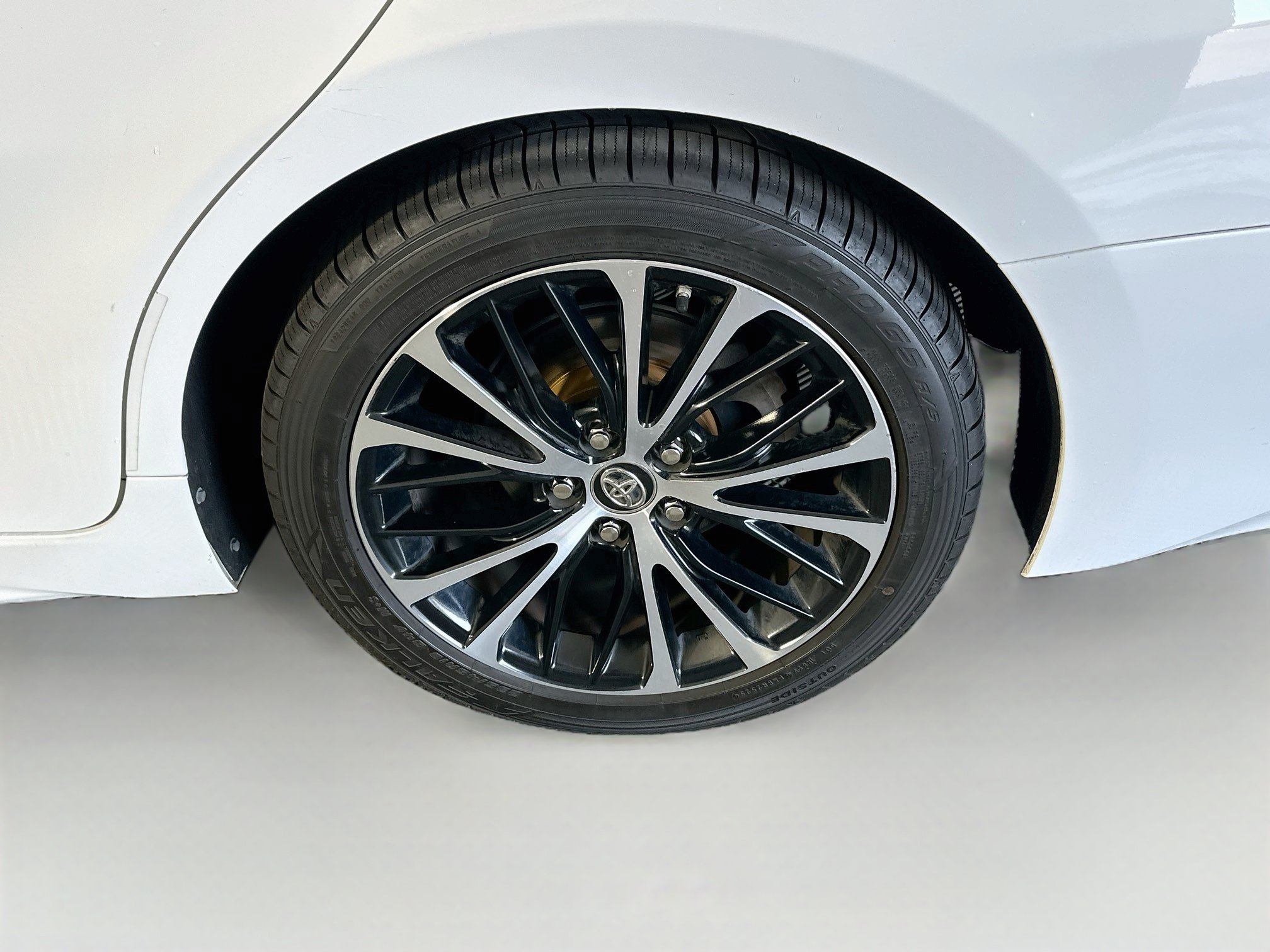 Used 2019 Toyota Camry SE w/ Convenience Package FWD image 11