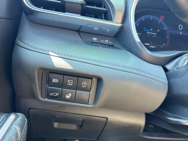 Used 2023 Toyota Highlander Limited AWD/4WD image 29