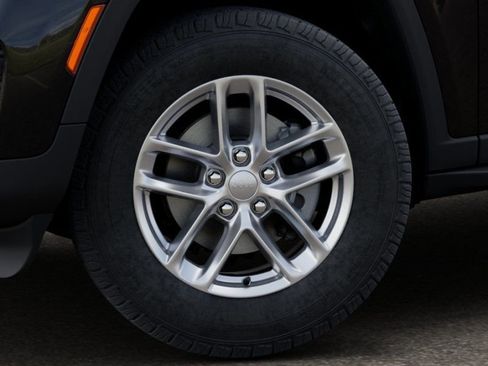 New 2026 Jeep Grand Cherokee Laredo image 8