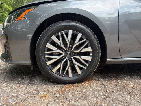 Used 2025 Nissan Altima 2.5 SV FWD image 30