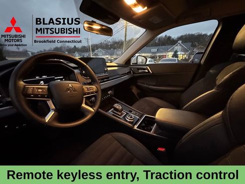 Used 2024 Mitsubishi Outlander 4WD Plug-In Hybrid image 10