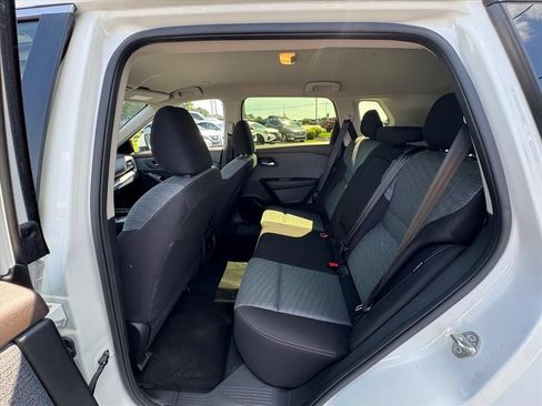 Certified 2023 Nissan Rogue SV FWD image 11