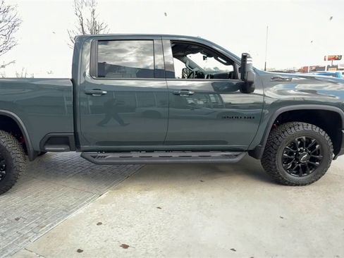 Used 2025 Chevrolet Silverado 3500 LTZ w/ LTZ Plus Package image 9