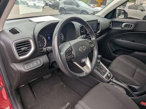 Used 2022 Hyundai Venue SEL FWD image 9