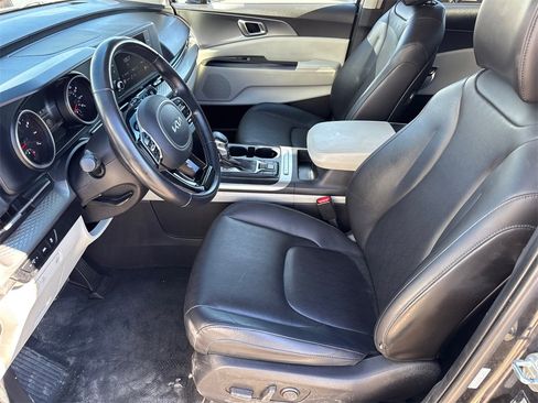 Used 2022 Kia Carnival LX image 24
