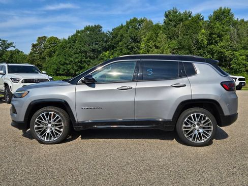 Used 2022 Jeep Compass Limited w/ Elite Group AWD/4WD image 2