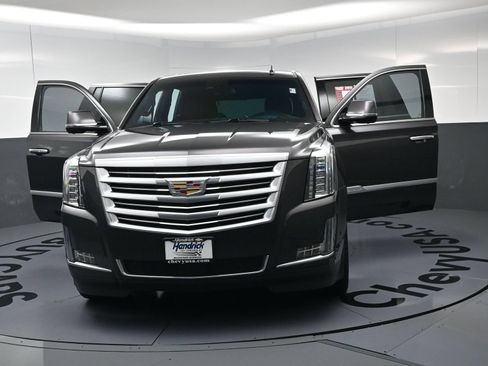 Used 2018 Cadillac Escalade Platinum AWD/4WD image 21