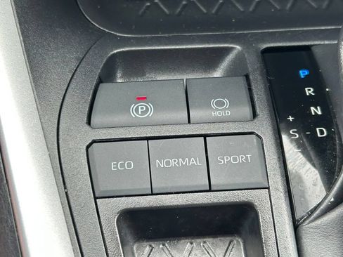 Certified 2025 Toyota RAV4 XLE FWD image 27