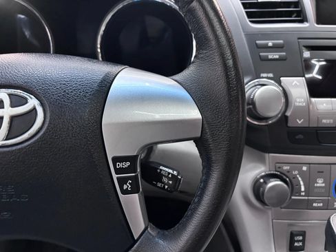 Used 2011 Toyota Highlander SE FWD image 15