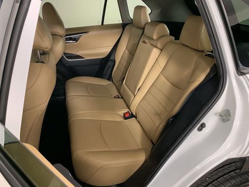 Used 2020 Toyota RAV4 XLE Premium FWD image 31