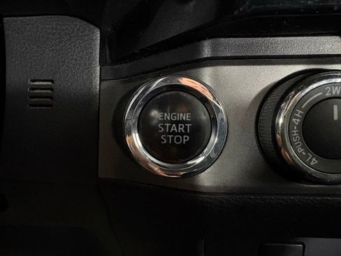 Used 2017 Toyota Tacoma TRD Off-Road w/ Tow Package (A/T) AWD/4WD image 26