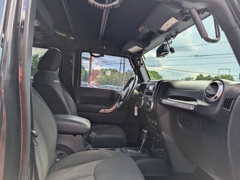 Used 2014 Jeep Wrangler Unlimited Sahara AWD/4WD image 21