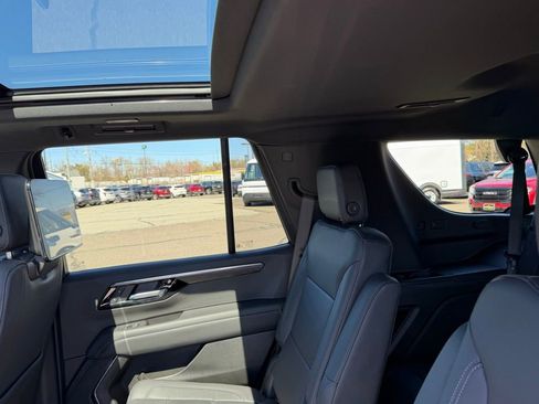 Used 2025 Chevrolet Tahoe Z71 w/ Z71 Off-Road Package AWD/4WD image 10