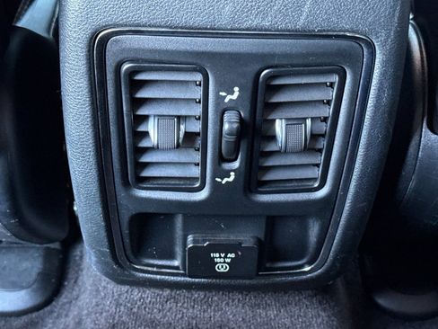 Used 2015 Jeep Grand Cherokee Altitude image 16
