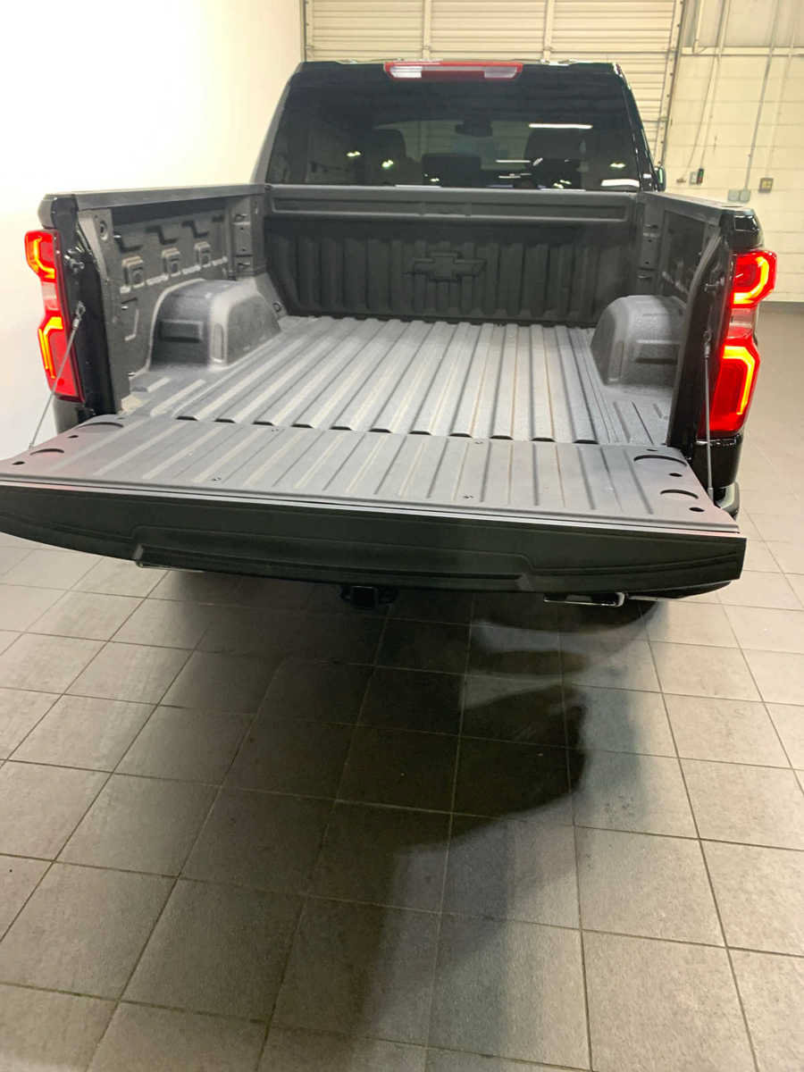 Used 2025 Chevrolet Silverado 1500 RST w/ Z71 Off-Road Package AWD/4WD image 11
