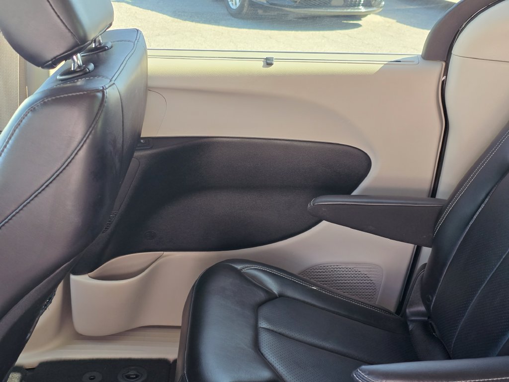 Used 2024 Chrysler Pacifica Touring-L FWD image 47