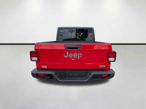 Used 2022 Jeep Gladiator Overland w/ Cold Weather Group AWD/4WD image 5