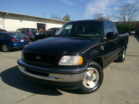 Used 1998 Ford F150 XLT image 1