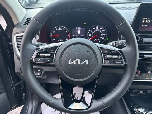 Certified 2023 Kia Seltos EX image 17