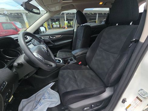 Used 2015 Nissan Rogue SV w/ SV Premium Package AWD/4WD image 8