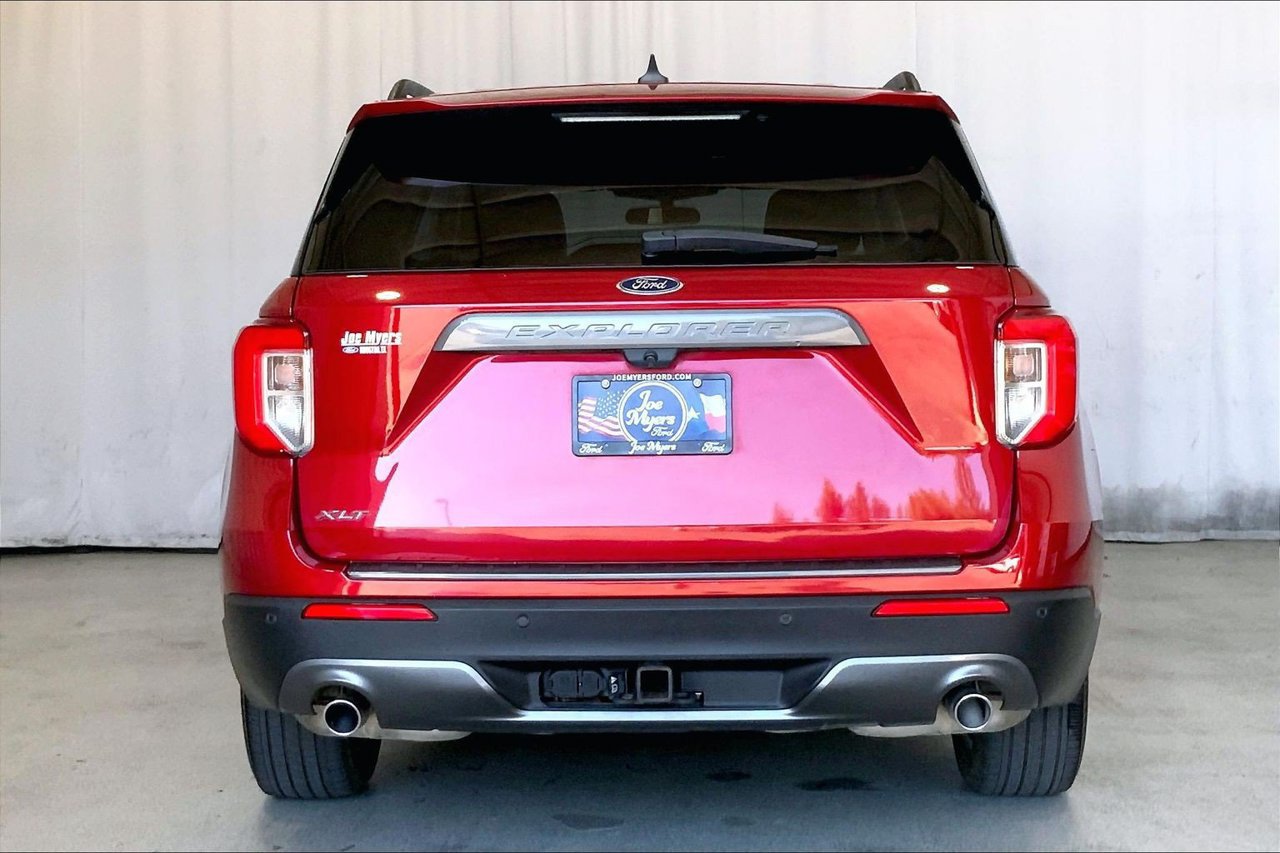 Used 2023 Ford Explorer XLT w/ Equipment Group 202A RWD image 3