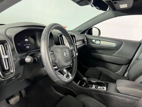 Used 2024 Volvo XC40 B5 Plus image 33