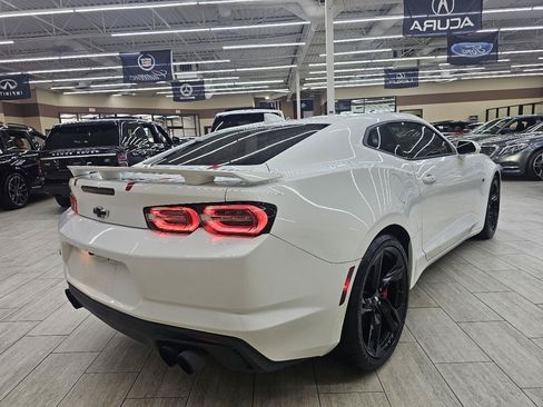 Used 2019 Chevrolet Camaro SS RWD image 6