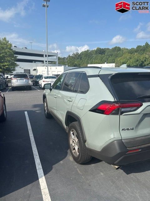 Used 2019 Toyota RAV4 XLE FWD image 2
