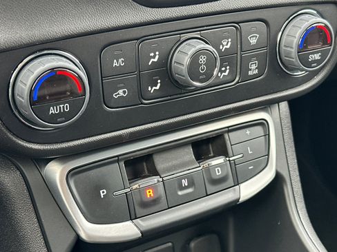 Used 2024 GMC Terrain SLT AWD/4WD image 21