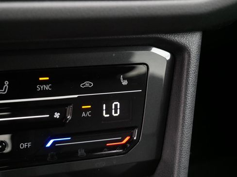 Certified 2024 Volkswagen Tiguan SE R-Line image 30