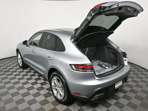 Certified 2025 Porsche Macan image 32