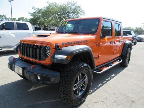 Certified 2025 Jeep Gladiator Mojave w/ Convenience Group AWD/4WD image 4