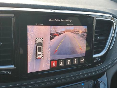 New 2026 Chrysler Pacifica Limited w/ Uconnect Theater Family Group image 28