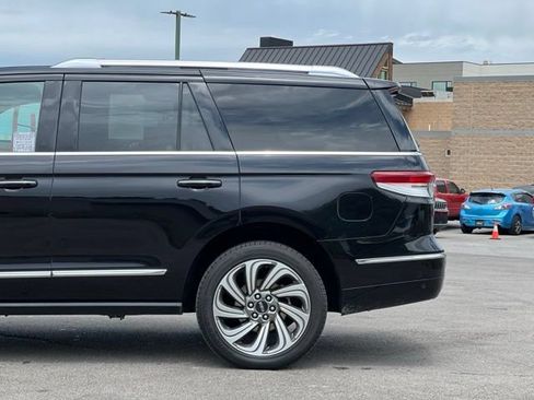 Used 2024 Lincoln Navigator Reserve AWD/4WD image 5