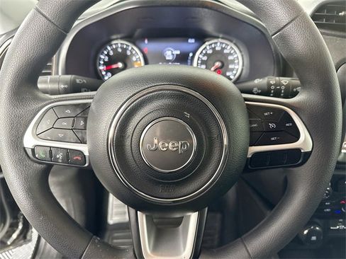 Used 2023 Jeep Renegade Latitude image 20