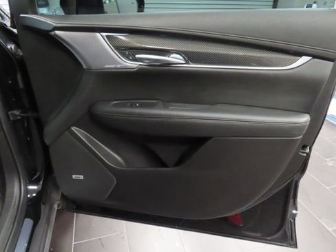 Certified 2022 Cadillac XT6 Sport w/ Technology Package image 11