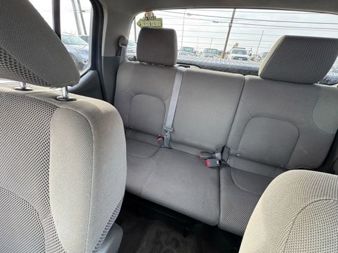Used 2010 Nissan Frontier SE image 19
