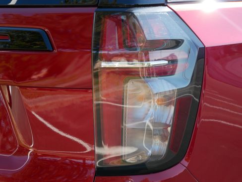 Used 2024 Chevrolet Tahoe Z71 w/ Off-Road Capability Package image 17