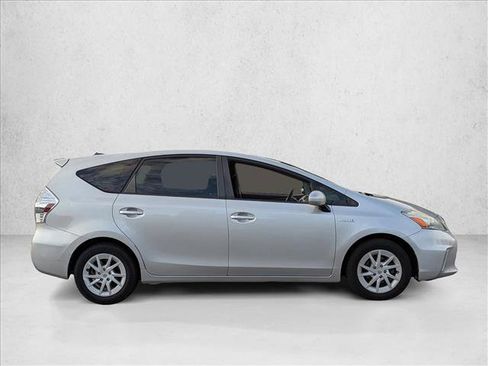 Used 2013 Toyota Prius V Three image 4