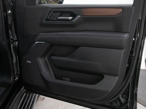 Used 2025 GMC Yukon XL Denali w/ Sun & Power Step Package AWD/4WD image 9