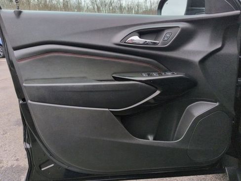 Used 2025 Chevrolet Trax RS w/ Sunroof Package image 21