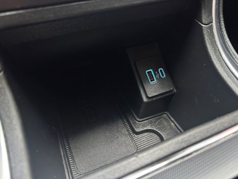 Used 2021 Ford Edge Titanium image 27