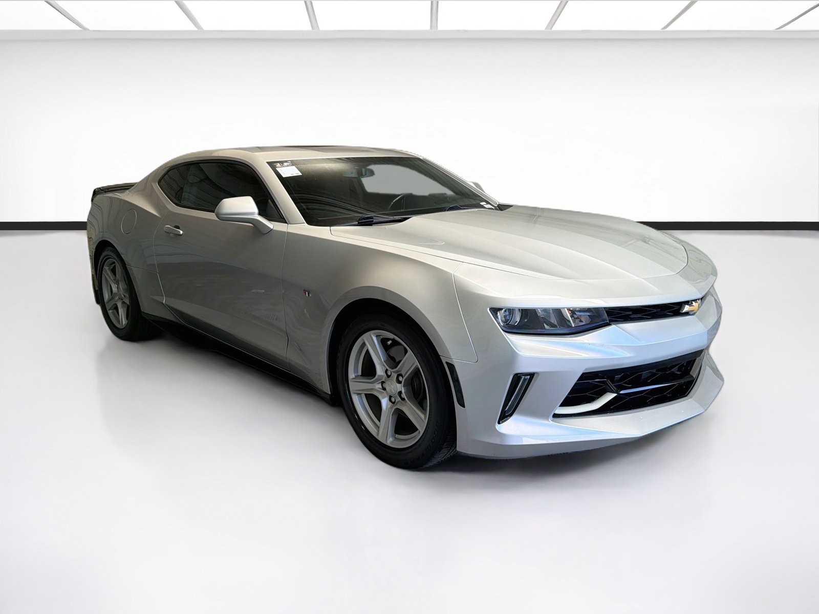 Used 2017 Chevrolet Camaro LT RWD image 3