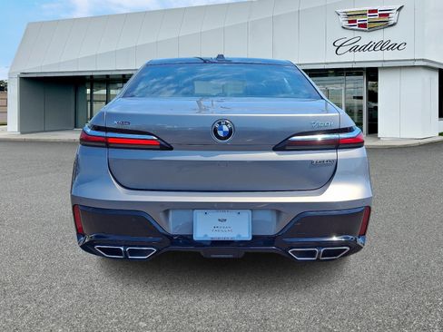 Used 2023 BMW 760i xDrive w/ Executive Package AWD/4WD image 5