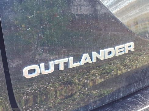 Used 2023 Mitsubishi Outlander ES image 11