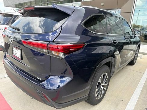 Used 2021 Toyota Highlander XLE FWD image 3