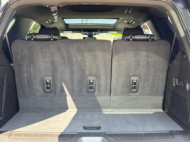Used 2022 GMC Yukon SLT w/ SLT Premium Package AWD/4WD image 11