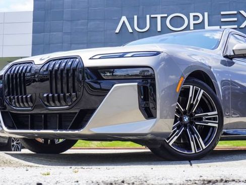 Used 2023 BMW 740i RWD image 2