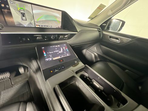 Used 2025 INFINITI QX80 Pure RWD image 24